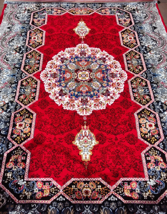 فرش طرح هالیدی ۷۰۰ .شانه لاکی 12 متری فرش ارزان