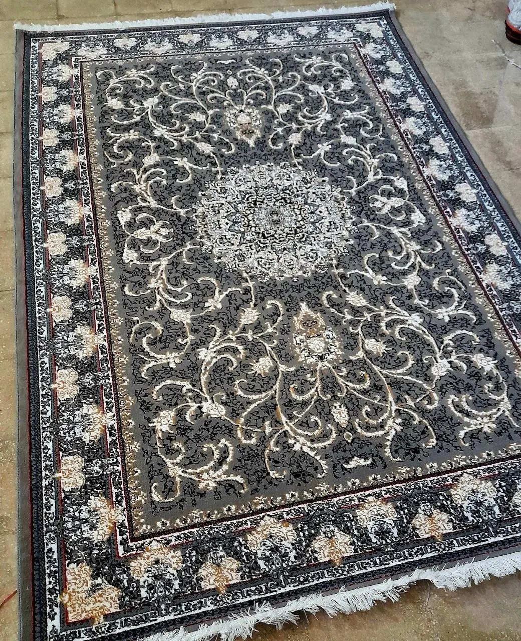 فرش با طرح تلناز، 700 شانه، رنگ طوسی و ابعاد 6 متری