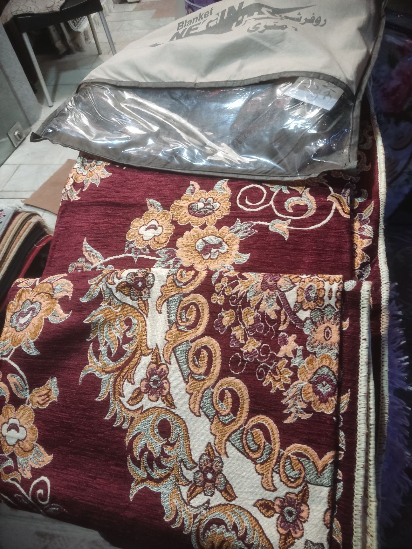 روفرشی مخمل یزداصل ۲رو۱۲متری زرشکی حراجی