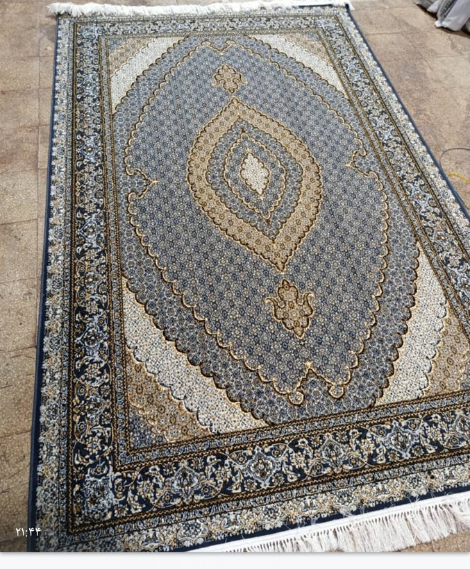 فرش طرح ریزماهی 700شانه 2550 تراکم دودی 9 متری