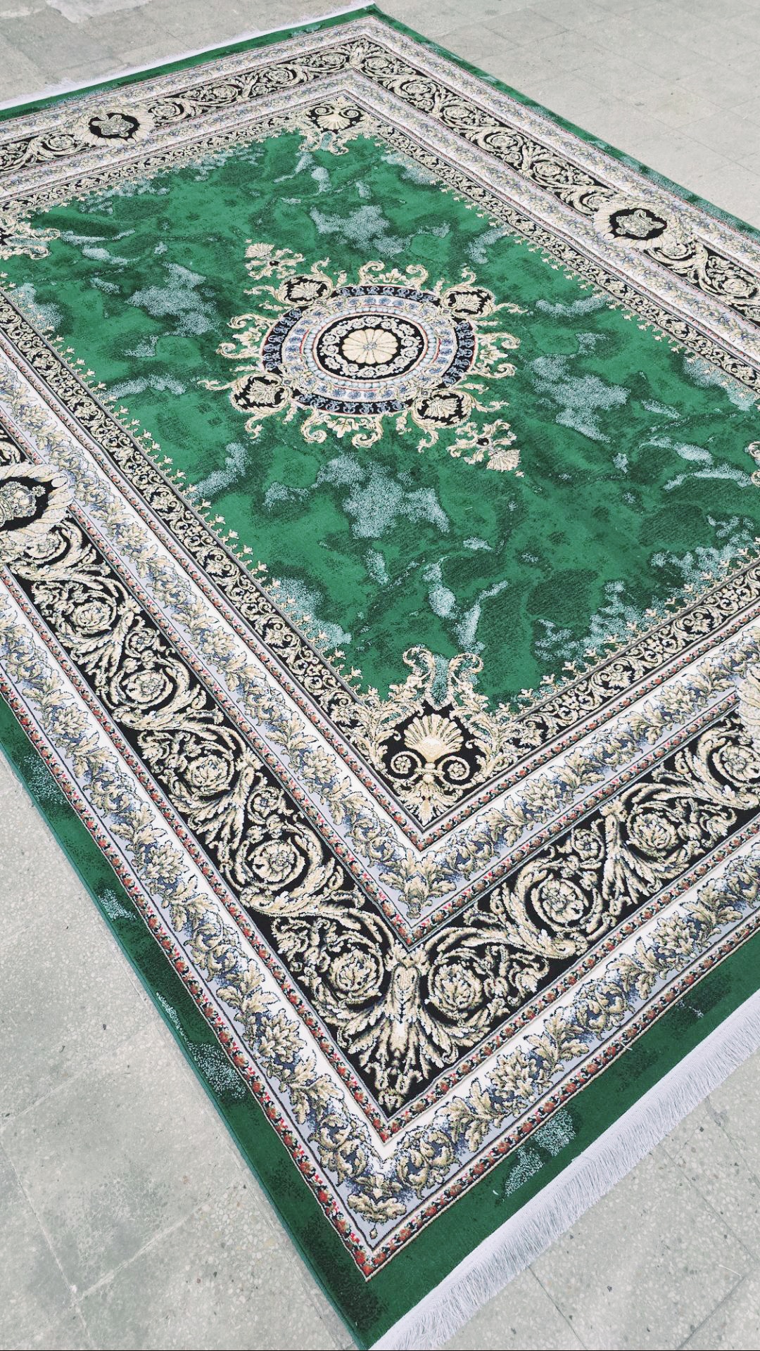 فرش ورساچه سبز 700 شانه تراکم 2550 دوازده متری